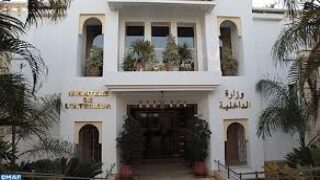 وزارة الداخلية: وضع الكمامة واجب وإجباري بالنسبة لجميع الأشخاص من أجل التنقل خارج مقرات سكناهم