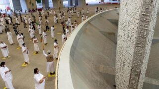 حجاج بيت الله يستقبلون أول أيام التشريق ويرمون الجمرات الثلاثحجاج بيت الله يستقبلون أول أيام التشريق ويرمون الجمرات الثلاث