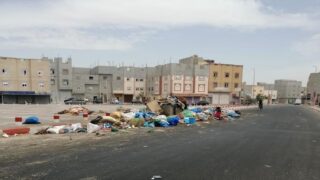 وسط غياب المجلس البلدي…مخلفات الأضاحي تُحول أحياء الداخلة إلى مطارح للنفايات في أول أيام العيد