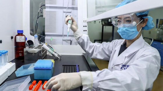 الصين تمنح أول براءة اختراع للقاح مضاد لـ”كوفيد-19″