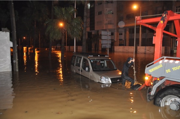 تطوان تسبح تحت الماء