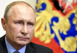 بوتين يوقع قانونا يسمح له البقاء في السلطة حتى 2036