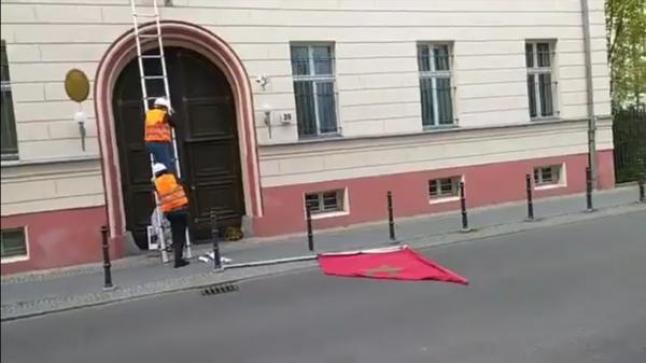 برلين ..مجهولون ينزعون العلم الوطني من واجهة السفارة المغربية