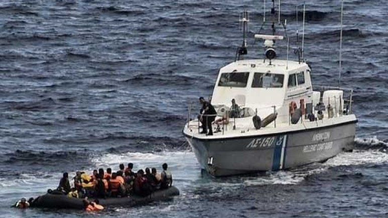 الهجرة غير الشرعية : تنفيذ عمليتي مساعدة من قبل البحرية الملكية في نهاية الأسبوع