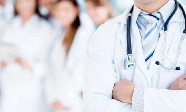 قانون جديد يجبر الأطباء المغاربة على كتابة الوصفات الطبية بخط واضح