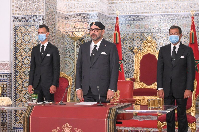 الملك يحُثّ المغاربة لمواصلة الالتزام بالتدابير الاحترازية لمواجهة كوفيد-19
