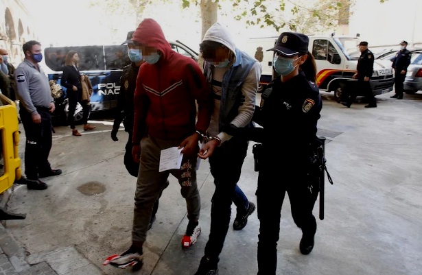 الشرطة الإسبانية تعتقل 4 مغاربة فارين من مطار بالما بإسبانيا