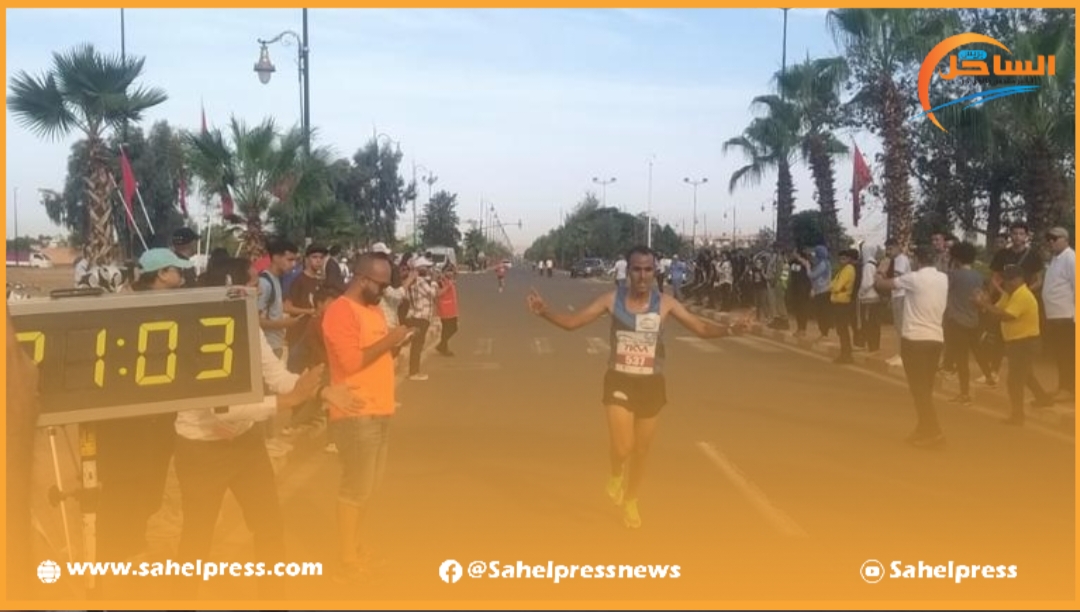 العداء إبن مدينة الداخلة “البوزيري بورحيم ” يفوز بسباق 10000 متر بمراكش