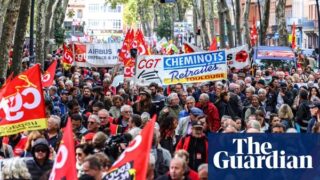 مئات الآلاف تتظاهر بفرنسا إحتجاجا على مشروع إمانويل ماكرون