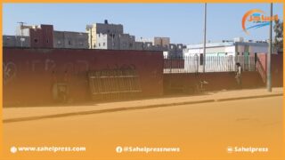 بعيدا عن الأعين .. الأشغال في ملعب قرب بالحي الحسني تثير حفيضة شباب الحي المذكور ؟