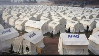 خمسين ألف مواطن تركي من متضرري الزلزال يقيمون في مراكز إيواء