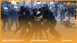 الشرطة الفرنسية تعتقل أكثر من 60 متظاهرا ضد إقرار قانون نظام التقاعد (فيديو)