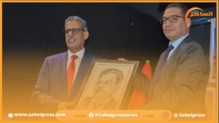 على هامش ملتقى الفكر الحساني تم تكريم المدير الجهوي للثقافة بجهة الداخلة ” المامون البخاري”