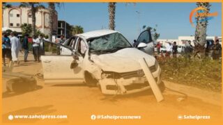 خطير .. إنقلاب سيارة بشارع محمد الخامس بالداخلة كانت تسير بسرعة جنونية