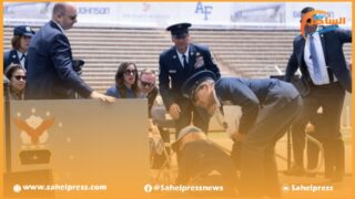 جو بايدن يسقط أرضا في حفل تخرج دفعة طلبة بأكاديمية القوات الجوية