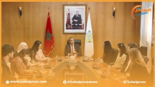 الخطاط ينجا يستقبل وفدا من طلاب جمعية العالم العربي للعلوم السياسية بمقر جهة الداخلة وادي الذهب