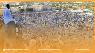 حجاج بيت الله الحرام يؤدون ركن الحج الأعظم في عرفات