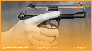 شرطة مراكش تعتقل شخصا ضبط مسدسا بحقيبته