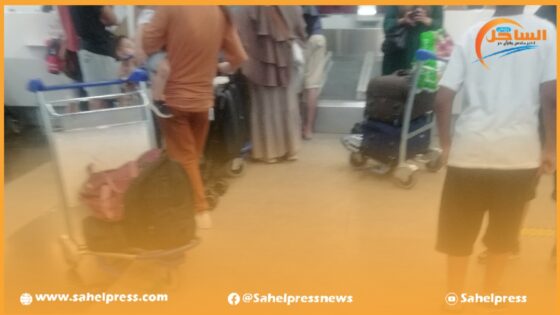مطار محمد الخامس .. مسافرون إلى الداخلة يحتجون على لارام بسبب إلغاء رحلتهم المبرمجة وتعويضها بأخرى ؟