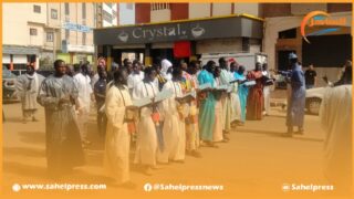 مشيا على الأقدام .. حشود من السينغاليين بشوراع الداخلة يحتفلون بـ” ذكرى خروج الشيخ أحمد بنمب إلى الغيبة البحرية”