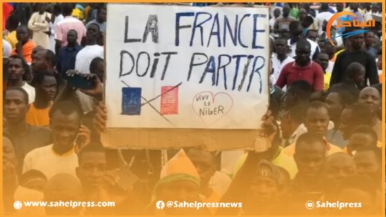 النيجر … 20 ألف شخص شاركوا بالتجمع الداعم للانقلابيين غداة قرار طرد السفير الفرنسي من البلاد