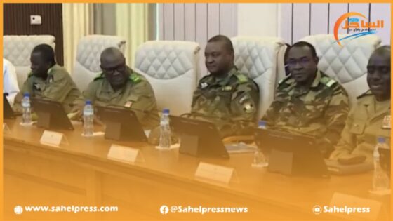 العسكريون الحاكمون في النيجر يحتجزون السفير الفرنسي بعد رفضه المغادرة إلى باريس