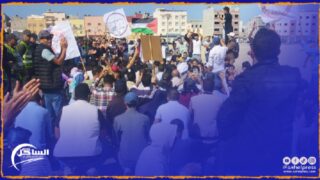 الداخلة .. مسيرة احتجاجية حاشدة للأساتذة تتحدى كل المناورات الحكومية القاضية بالاقتطاع من الأجرة الشهرية