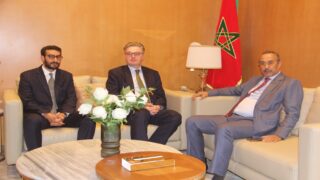 الخطاط ينجا يستقبل وفدا برلمانيا بريطانيا ويطلعه على ماتشهده جهة الداخلة من تطور تنموي على كافة الأصعدة والميادين