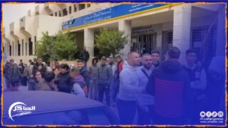 مواطنون يحتجون بأغلب مراكز تسجيل السيارات بالمملكة على بنك الأسئلة الجديد الخاص بالحصول على رخصة السياقة