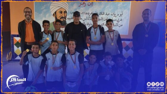 الداخلة .. مدرسة ابن زهر الإبتدائية تفوز بالبطولة المدرسية الإقليمية لكرة القدم المصغرة