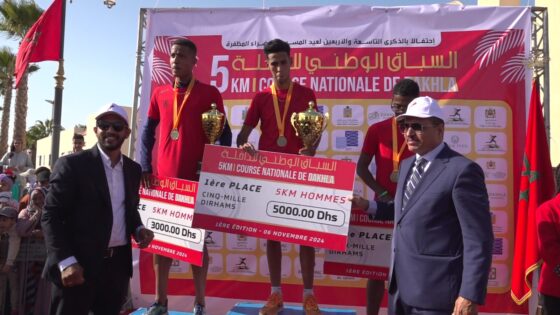 بمناسبة ذكرى المسيرة الخضراء .. انطلاق النسخة الاولى من السباق الوطني على الطريق بالداخلة