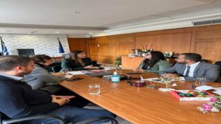 لقاء يجمع رئيس جماعة الداخلة والنائبة البرلمانية ياسمين لمغور بوزيرة التماسك الاجتماعي والأسرة بجمهورية اليونان