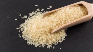 وزارة الصناعة والتجارة تقرر تعليق تطبيق الرسوم الجمركية وضريبة القيمة المضافة على الأرز المستورد