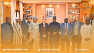 وفد برلماني رفيع المستوى من جمهورية غامبيا يحل بمدينة الداخلة